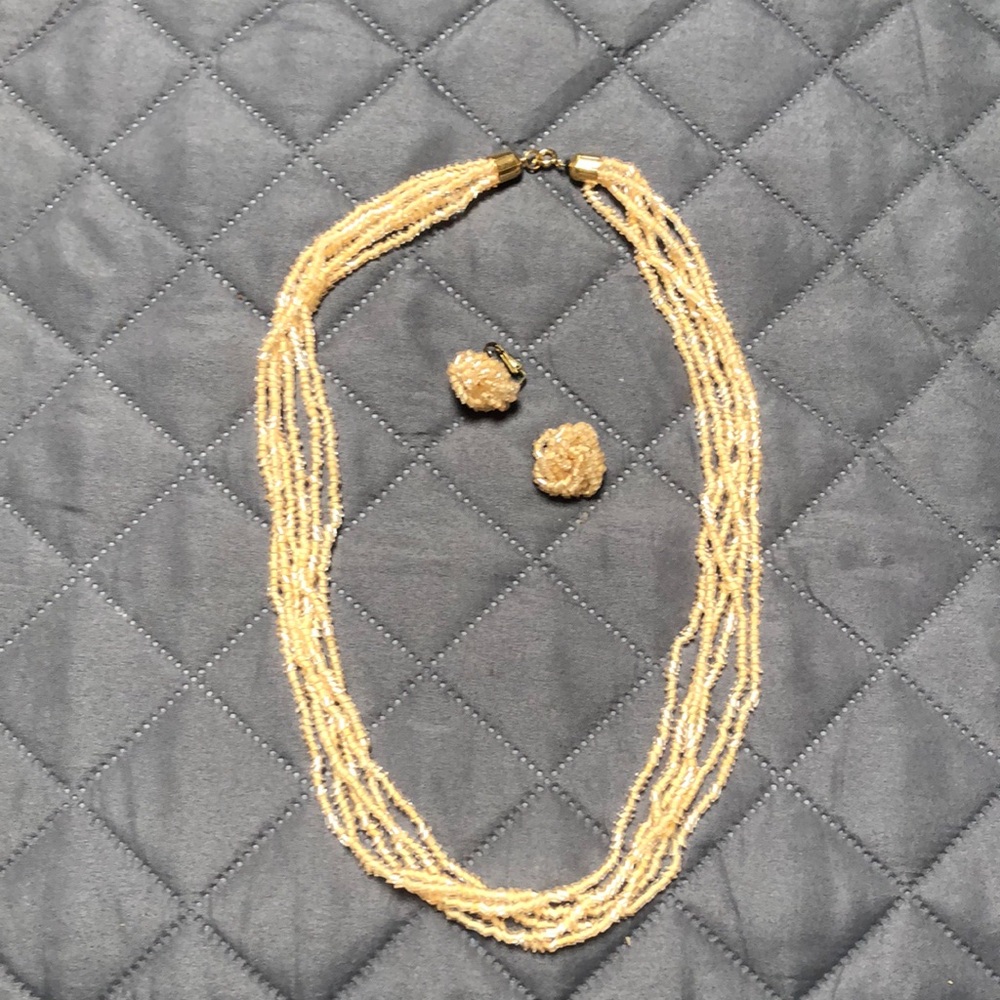 Beaded necklace with earrings